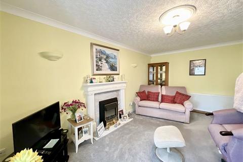 2 bedroom detached bungalow for sale, Skipton Road, Swallownest, Sheffield, S26 4NQ