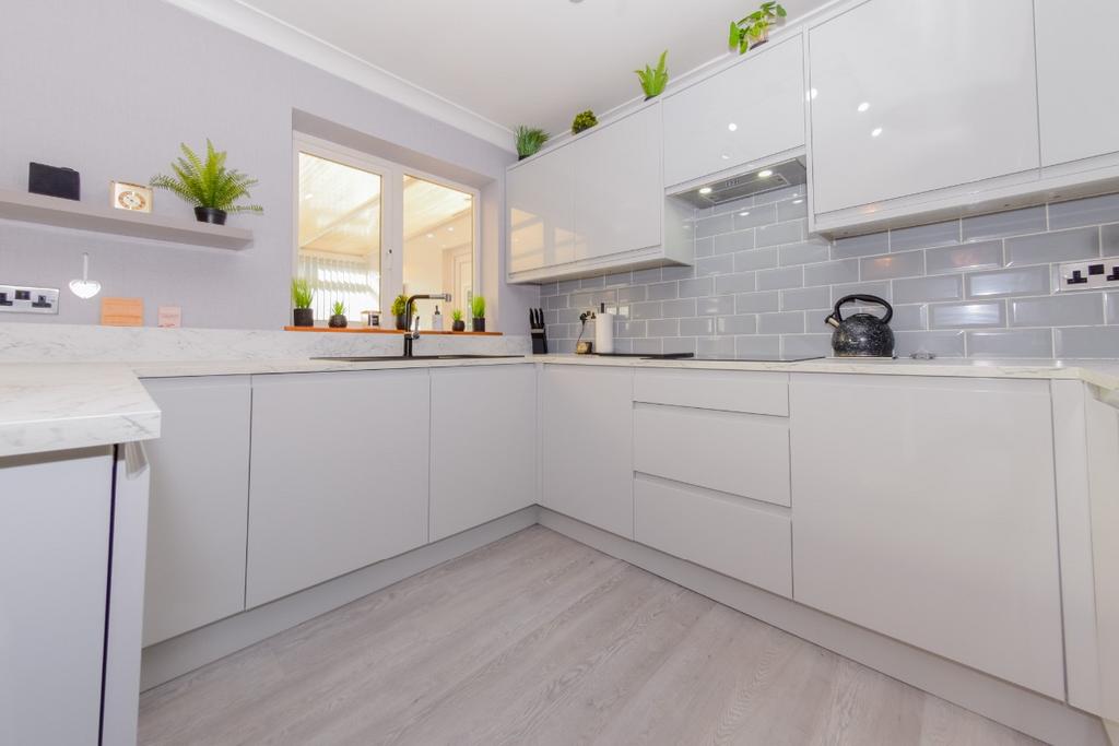 Harthill Rise, Gildersome, Leeds 3 bed semidetached house for sale £
