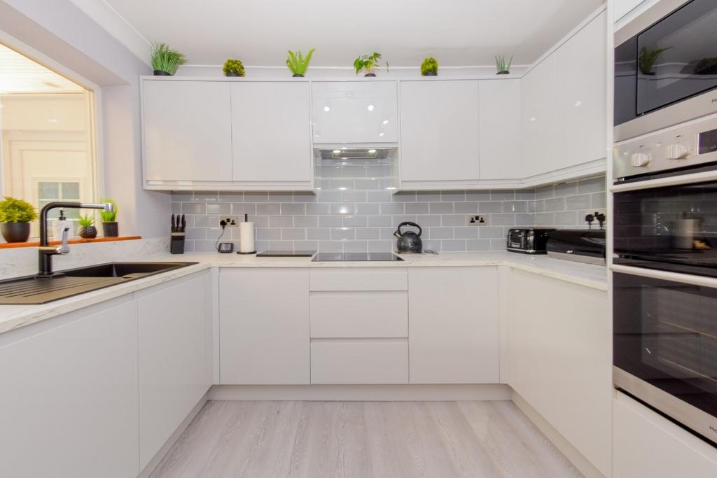 Harthill Rise, Gildersome, Leeds 3 bed semidetached house for sale £