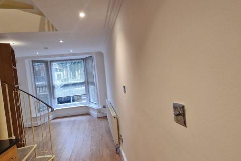 1 bedroom detached house to rent, Crieff Road,London