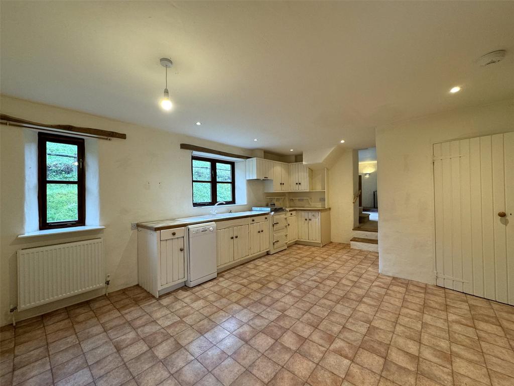 Barnstaple, Devon, EX31 3 bed house to rent £950 pcm (£