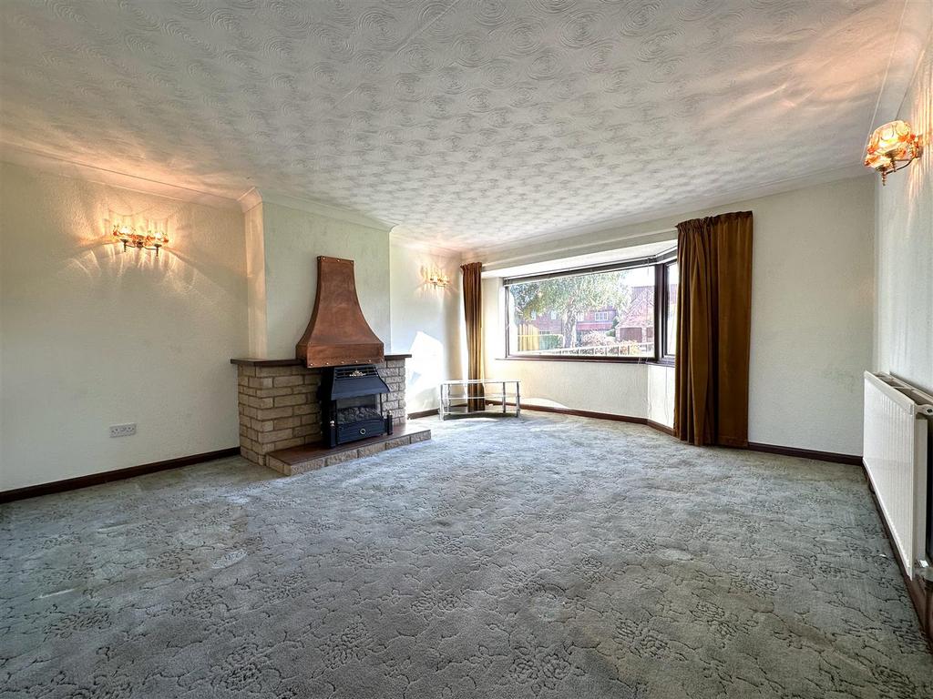Bay-Fronted Living Room 347
