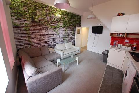 1 bedroom in a house share to rent, Cork Street, Greater Manchester OL6
