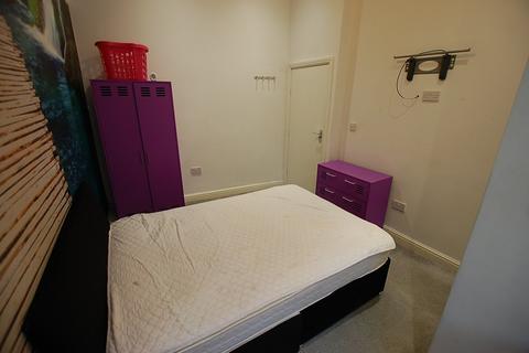 1 bedroom in a house share to rent, Cork Street, Greater Manchester OL6