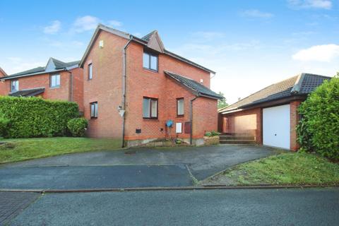 3 bedroom detached house to rent, Clough Avenue, Preston PR5