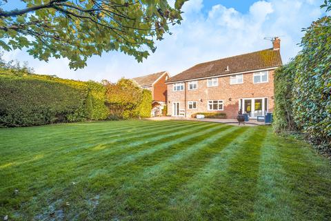 5 bedroom detached house for sale, Sussex Lane, Reading RG7