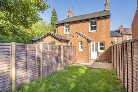 2 bedroom semi-detached house to rent, Brook Street, Reading RG10