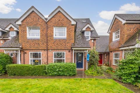 4 bedroom end of terrace house for sale, Kenny Drive, Carshalton SM5