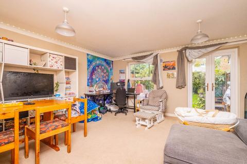 4 bedroom end of terrace house for sale, Kenny Drive, Carshalton SM5