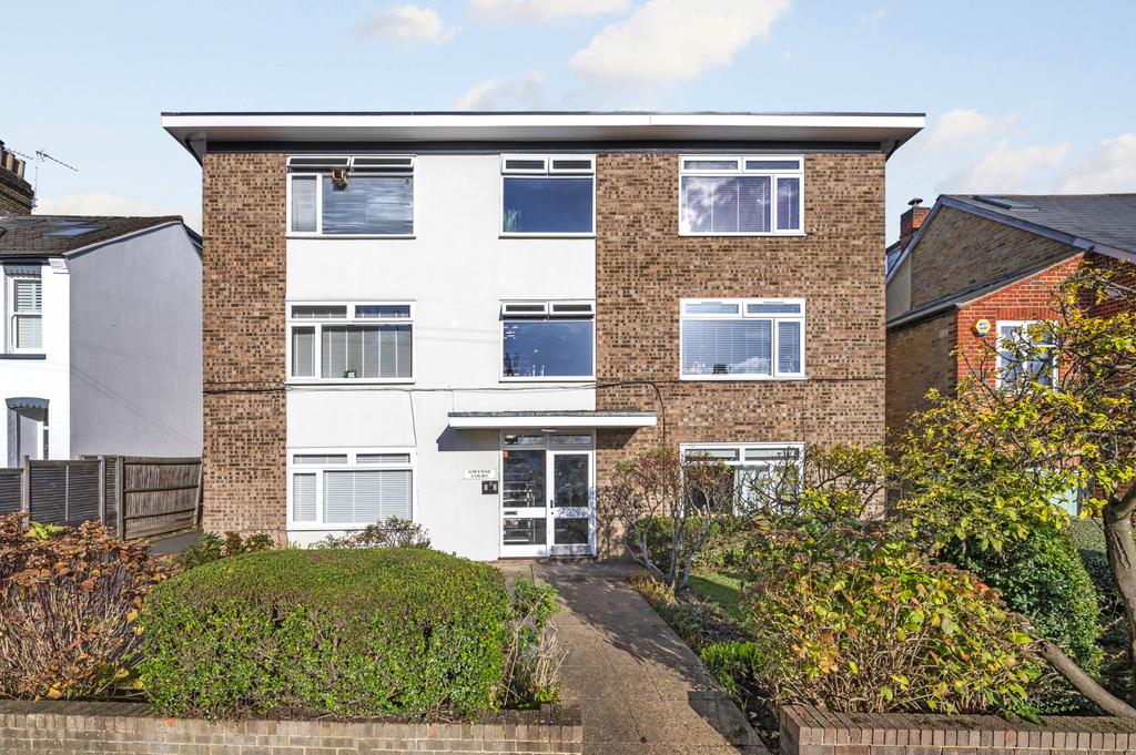Gwynne Court, London SW20 1 bed apartment to rent £1,650 pcm (£381 pw)