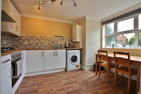 2 bedroom apartment to rent, Elmdene Road, Warwickshire CV8