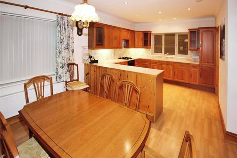 4 bedroom bungalow to rent, Bartles Court, Redruth TR15