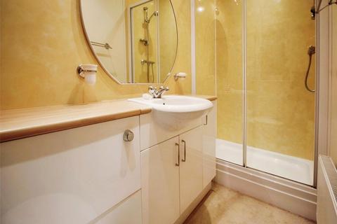 4 bedroom bungalow to rent, Bartles Court, Redruth TR15