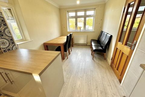 3 bedroom detached house to rent, Scardale Crescent, North Yorkshire YO12