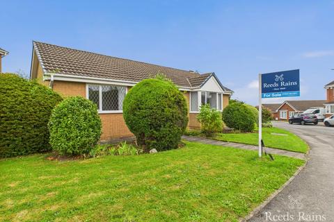 2 bedroom bungalow for sale, Norwich Avenue, Durham TS19