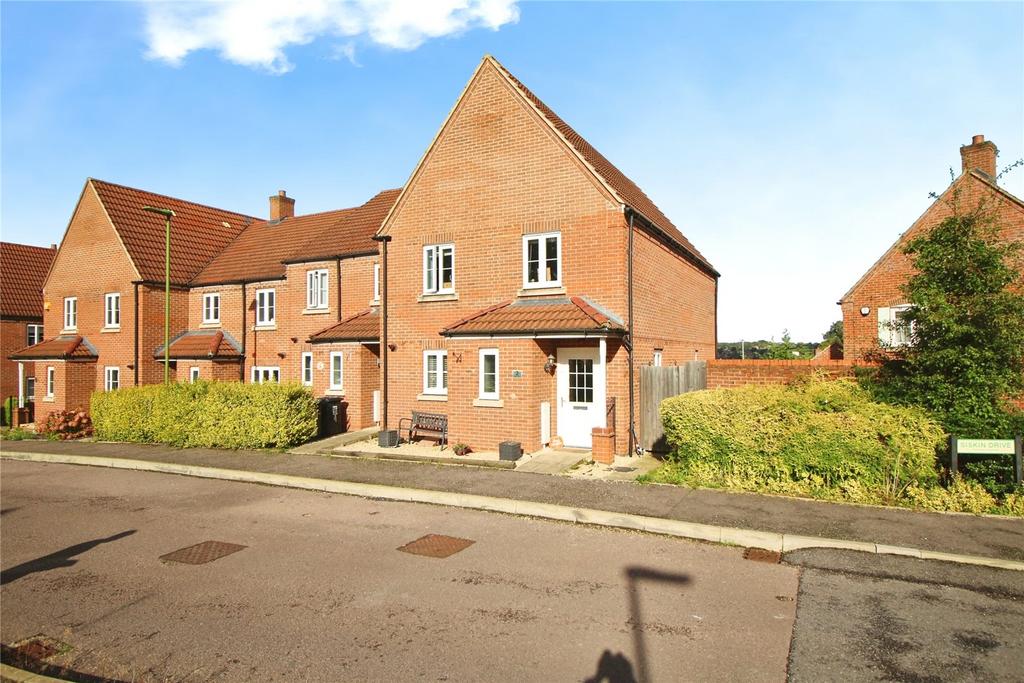 Siskin Drive, Apsley, Hertfordshire HP3 4 bed end of terrace house for ...