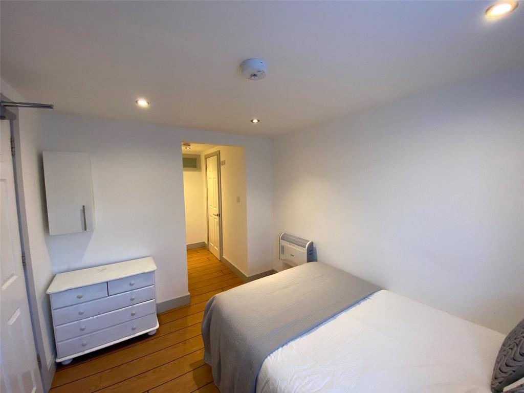Canterbury Way, Hertfordshire SG1 Property to rent £695 pcm (£160 pw)