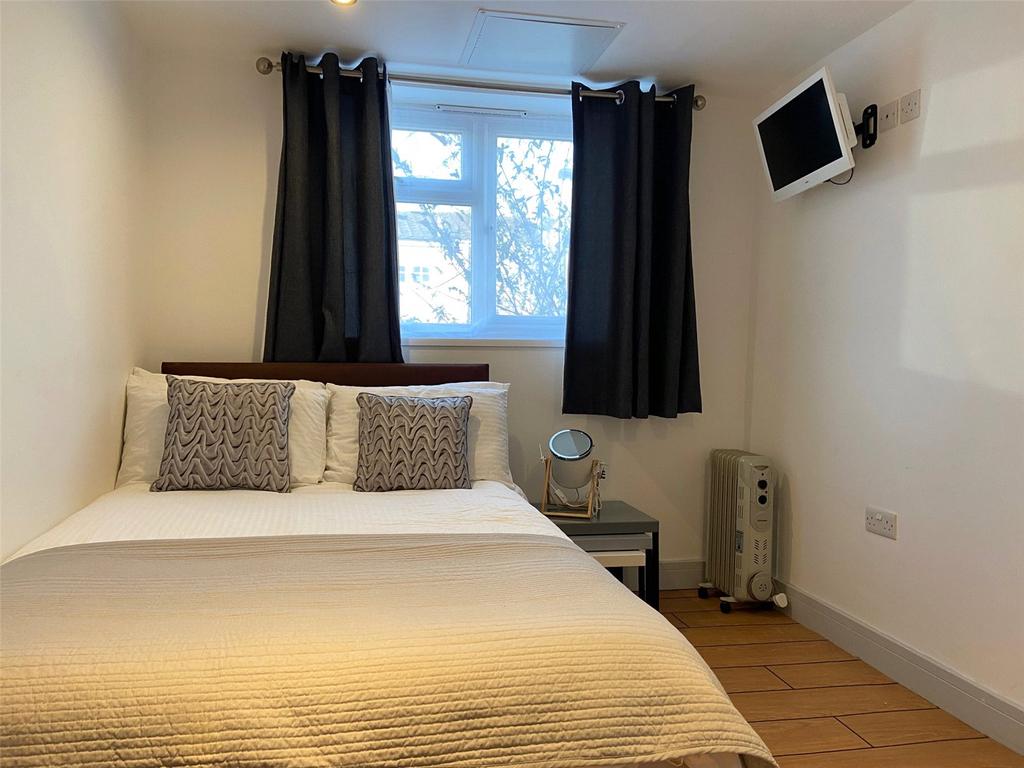 Canterbury Way, Hertfordshire SG1 Property to rent £695 pcm (£160 pw)