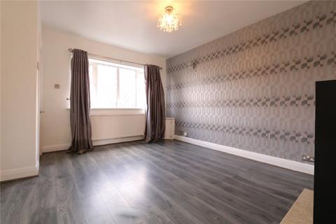 3 bedroom terraced house to rent, Greenside Lane, Manchester M43