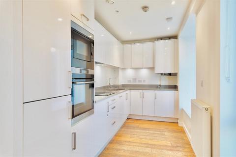 undefined, Rope Court, London E14
