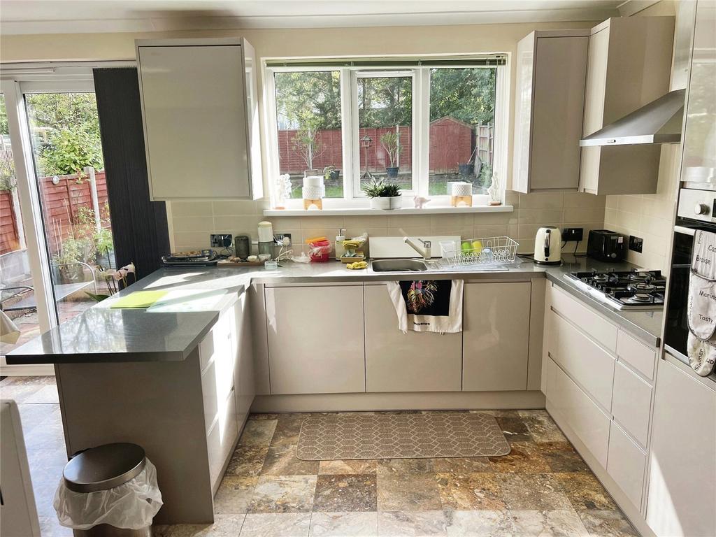 Lingfield Avenue, Kingston upon... 1 bed property to rent £850 pcm (£