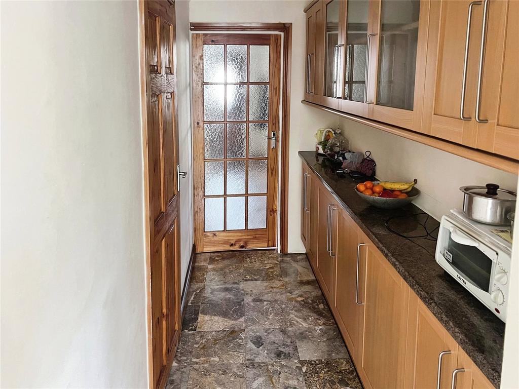 Lingfield Avenue, Kingston upon... 1 bed property to rent £850 pcm (£