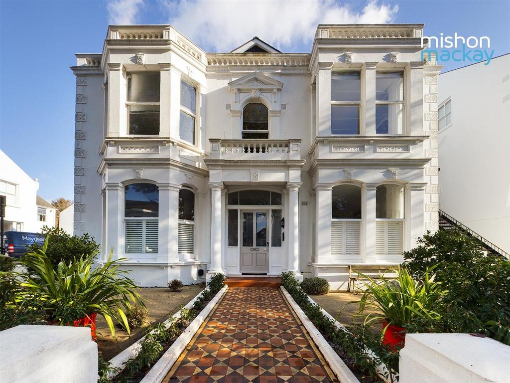 Westbourne Villas, Hove, East Sussex... 1 bed flat to rent £1,475 pcm