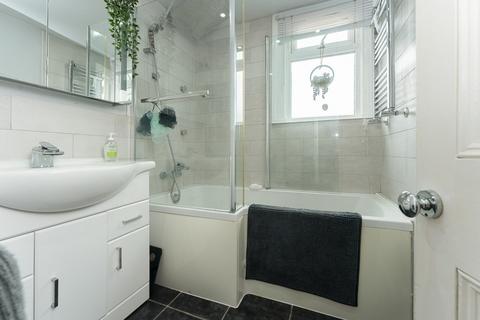 2a Stanger Road, London, SE25 5JU