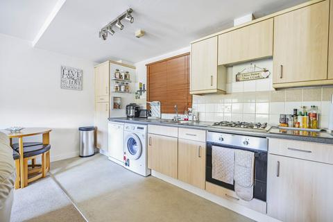 2 bedroom flat for sale, Ethelred Court, Godstone Road, Whyteleafe, CR3