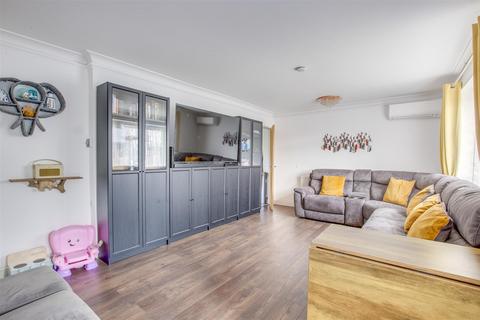 3 bedroom semi-detached house for sale, The Quadrant, High Wycombe HP13