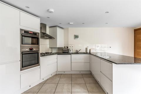 3 bedroom maisonette for sale, Hoskins Road, Oxted