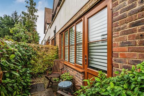 3 bedroom maisonette for sale, Hoskins Road, Oxted