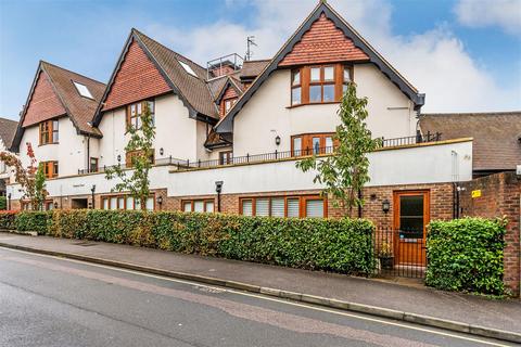 3 bedroom maisonette for sale, Hoskins Road, Oxted