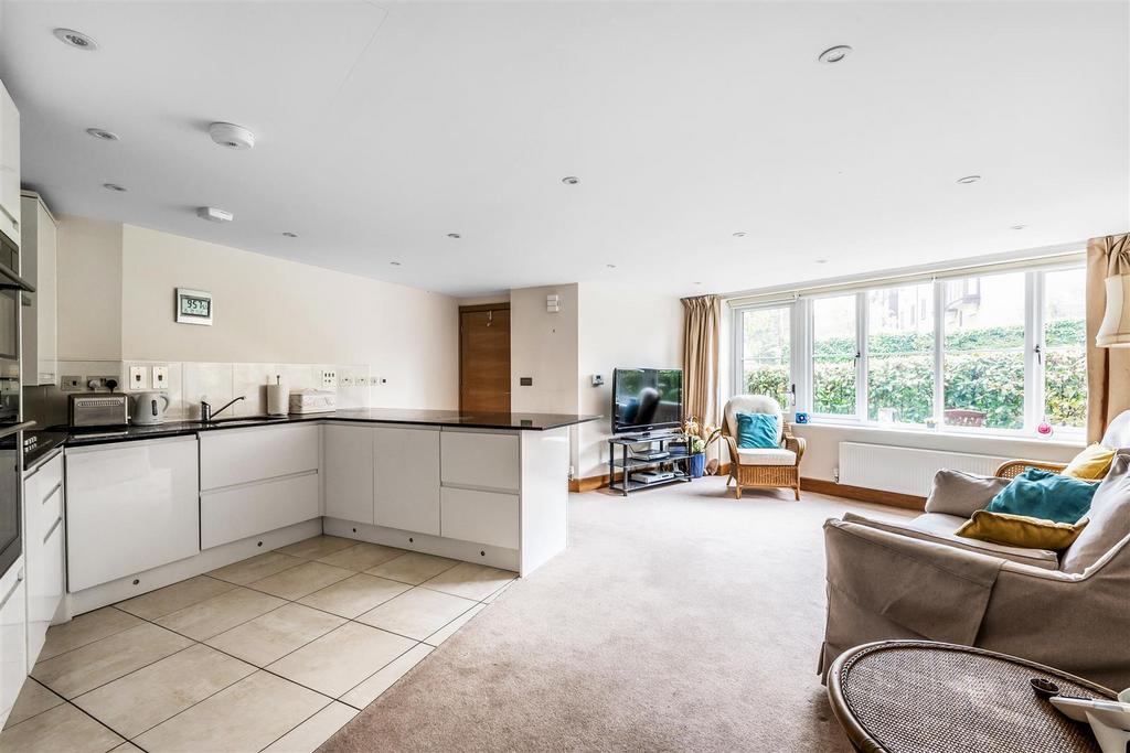 Apt1-Chestnut-Court-3.jpg