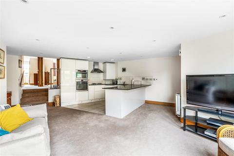 Flat 1, Chestnut Court Hoskins Road, Oxted, RH8 9FJ