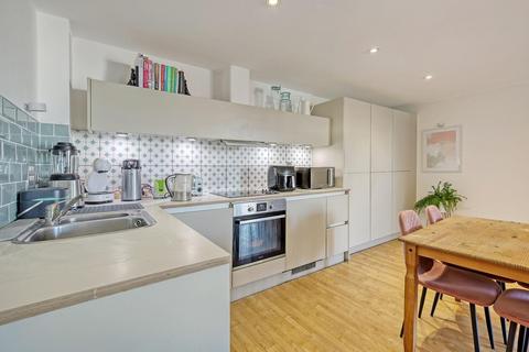 2 bedroom apartment for sale, Queensgate House, Bow