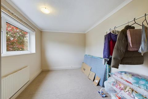 2 bedroom flat to rent, Park Hill Road, Wallington SM6