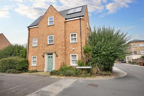 4 bedroom detached house to rent, Barnwell Gardens, Corby NN17