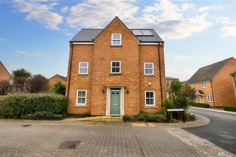 4 bedroom detached house to rent, Barnwell Gardens, Corby NN17