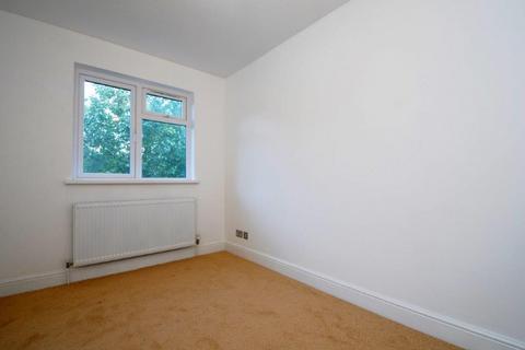 2 bedroom maisonette for sale, Colney Hatch Lane,  Friern Barnet,  N11