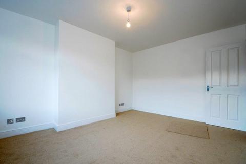 2 bedroom maisonette for sale, Colney Hatch Lane,  Friern Barnet,  N11