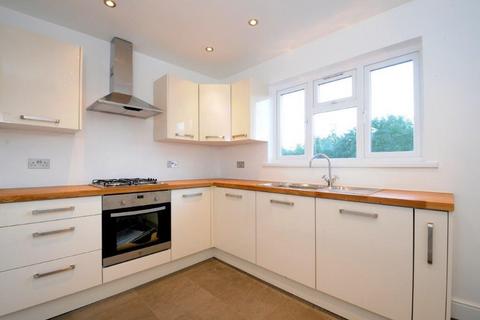 2 bedroom maisonette for sale, Colney Hatch Lane,  Friern Barnet,  N11