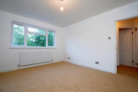 2 bedroom maisonette for sale, Colney Hatch Lane,  Friern Barnet,  N11