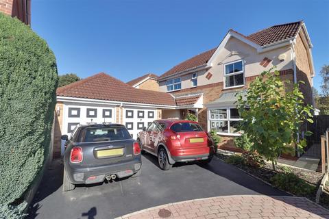 4 bedroom detached house for sale, Ash Close, Hessle