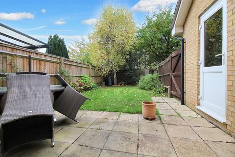 3 bedroom end of terrace house for sale, Friarscroft Way, Aylesbury