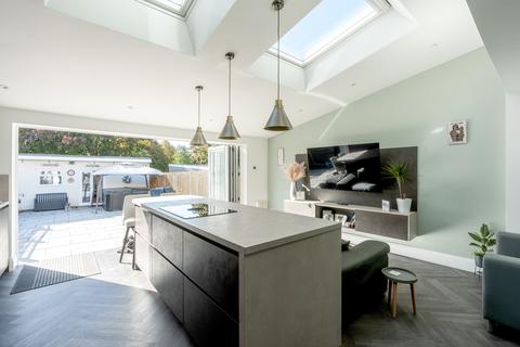 16 Bower Road, Bristol, BS3 2LN