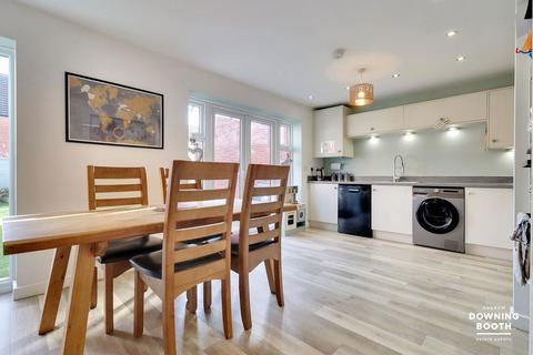 4 Lakin Lane, Fradley, Lichfield, WS13 8SW