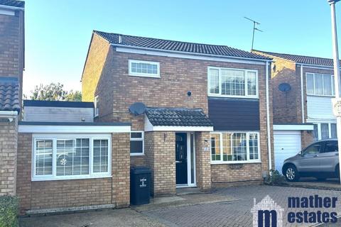 4 bedroom link detached house for sale, Caister Close, Stevenage