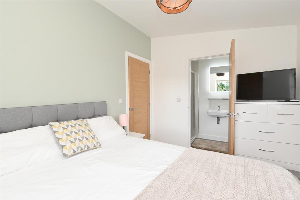 Bedroom 1 to en-suite.jpg