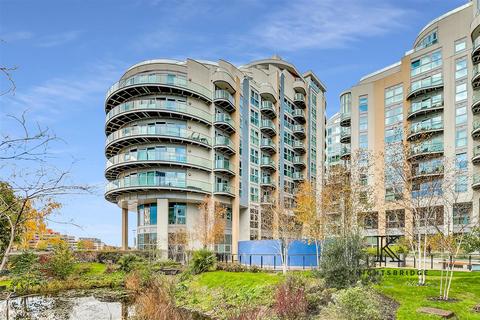 3 bedroom penthouse to rent, Bridges Court Road, London SW11